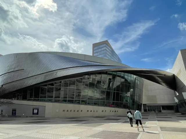 The Ultimate Travel Guide to Charlotte, North Carolina 🏙️