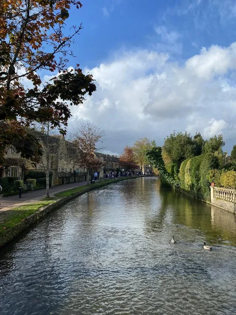 Eagle-eyed exploration of the Cotswold villages in a day trip from Lon