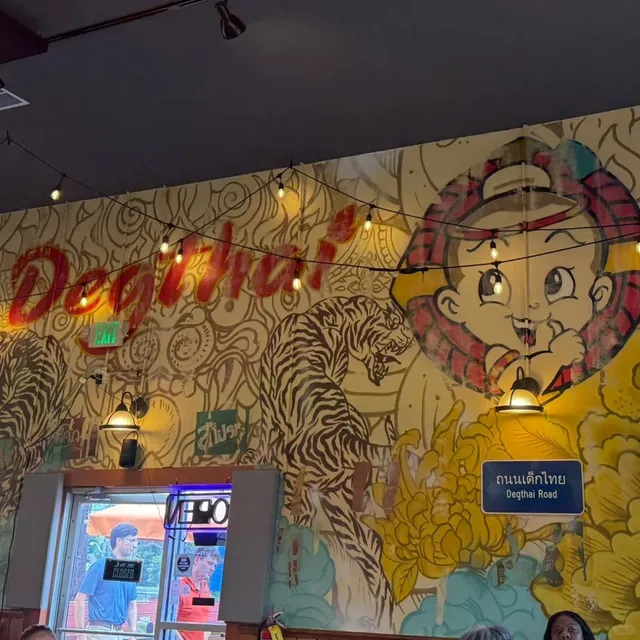 Nashville’s Degthai: Tom Yum Noodles & Crispy Tofu Heaven! 😋