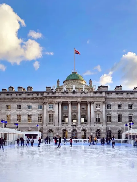 The ice rink next to KCL in London is open for fun! ⛸️