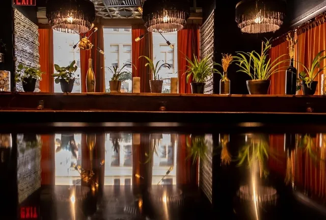 A Stylish Late-Night Spot in the Harbor District