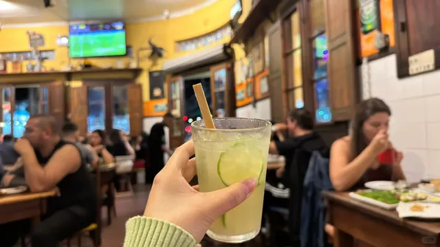 🇧🇷 Foodie Alert! Must-Try Local Eatery in Curitiba 🍽️💛