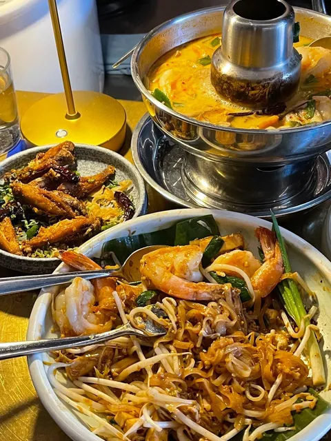 🇨🇦 How Has Anyone NOT Eaten Here Yet?!