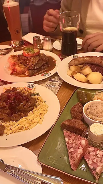 Berlin | Dicke Wirtin (The Fat Hostess)