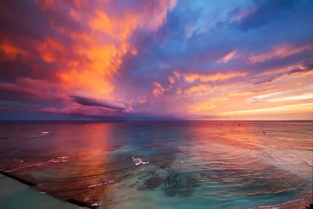 Waikiki Bible – Sleep + Eat Like a Local King