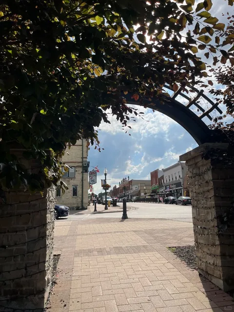 🇨🇦 ​​Port Perry: A Lakeside Time Capsule Near Toronto!​​ 🌅🏡