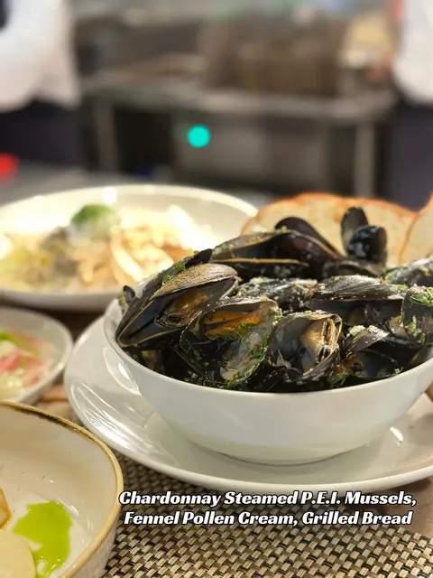 🇨🇦 Toronto | 4.5-star French-style open kitchen near the falls 🌟