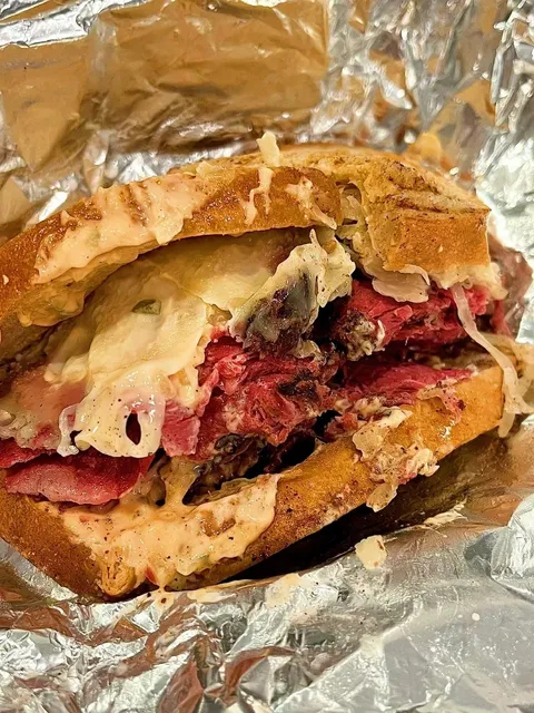 Must-Try in Philadelphia! The Soulful Pastrami at a Retro Jewish Deli