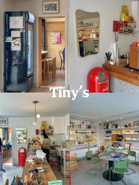 🇨🇦 In Toronto… How Can There Be Such a Beautiful Art Café?!