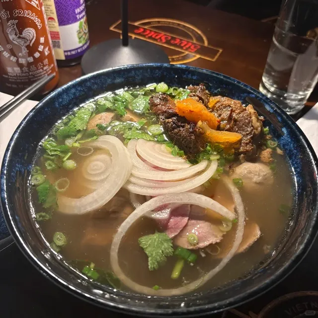 NYC | Slightly Too-Sweet Puffs & Disappointing Pho 🍜