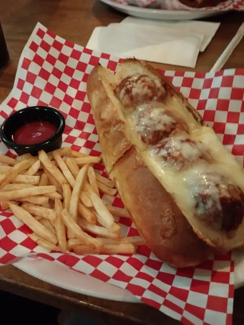 An Affordable Sit-Down Restaurant in Miami 🍽️💫