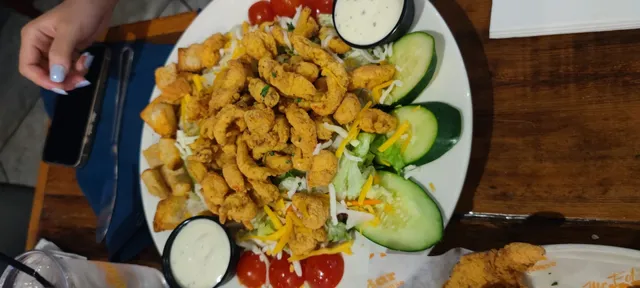 Fun Spot with Great Drinks & Apps! 🦩🍹