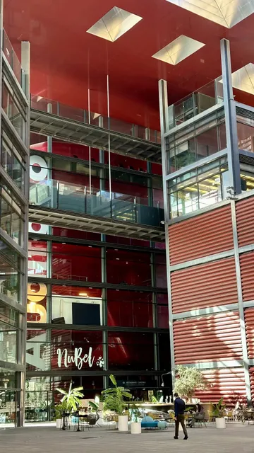 Viewing Guernica at the Reina Sofía Art Center