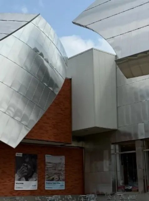 Weisman Art Museum 🎨 |