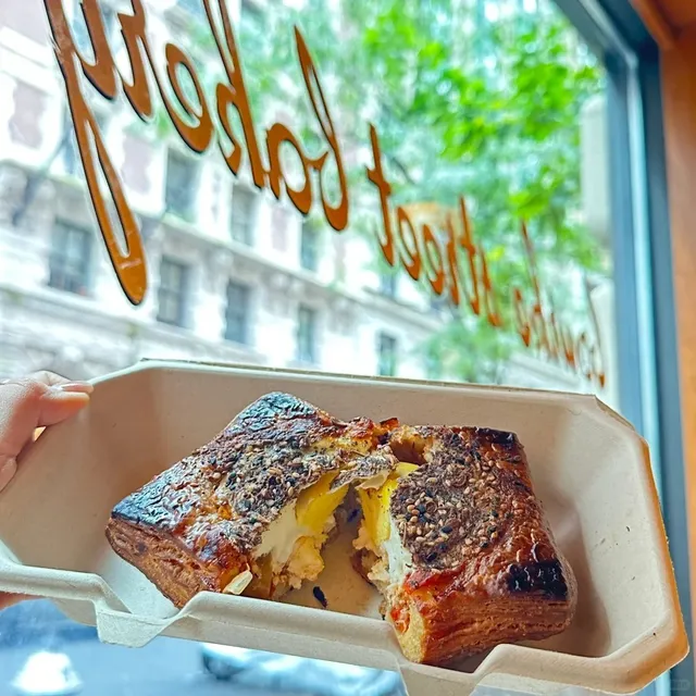 Today, I want to share a bakery near K-Town! 🌆