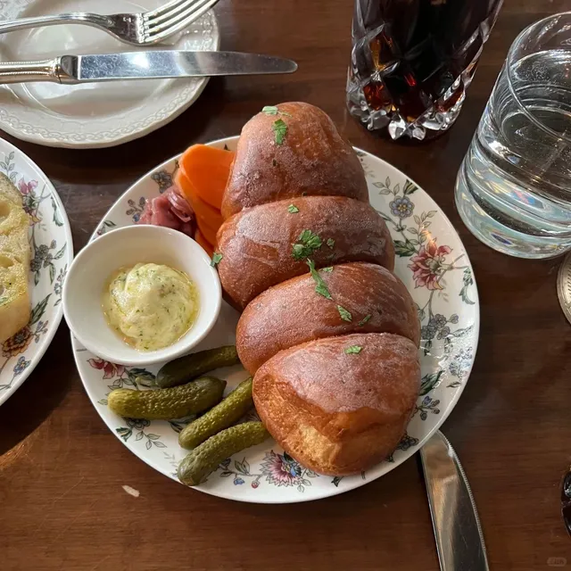 🇨🇦 Affordable French Charm | Maison Selby - Cozy & Delicious! 🥖  