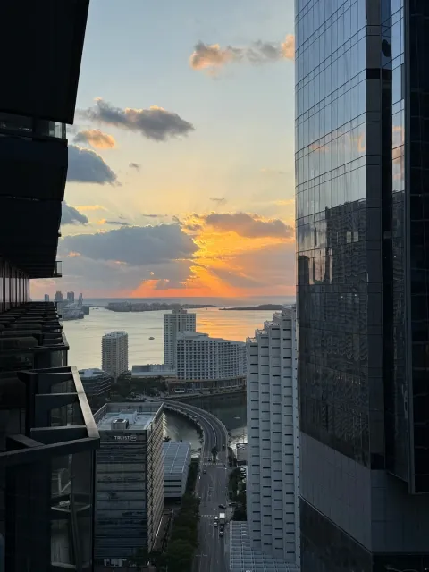 Sophisticated & Well-Located in Miami! 🌆