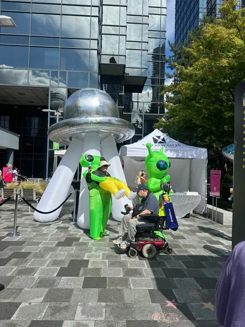 🇨🇦 Metrotown's Alien-Themed Market is Back & Better Than Ever! 👽✨