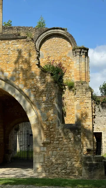 Paris Suburb Senlis 🏰