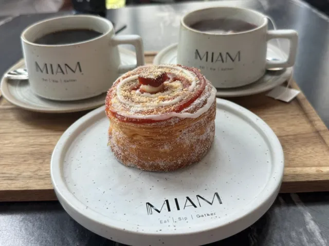 Helpful Staff & Delicious Food in Miami! 🎨🍽️