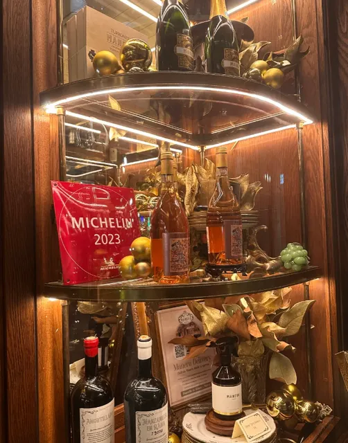 You must eat this lobster castle in Alicante 🦞