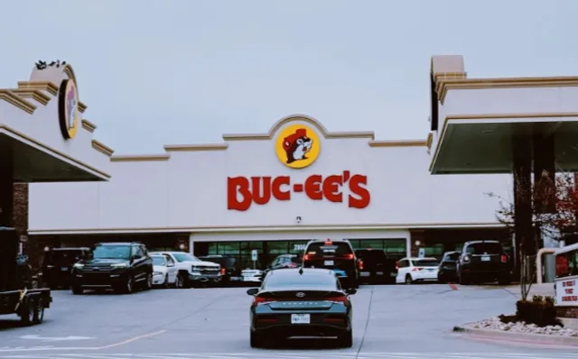 Buc-ee's Beaver Gas Station in Texas 🦫⛽