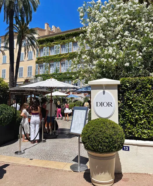 Southern France Saint-Tropez: Happiness Not Felt by Ordinary People