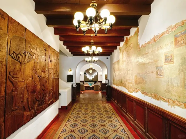 🍹 Hotel Andaluz Albuquerque – A Historic Gem in the City!