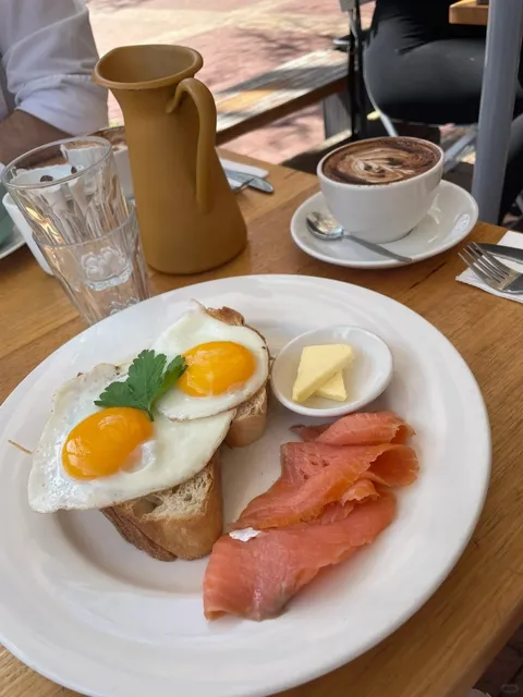 The Perfect Albury Morning: Art & Aroma on Dean Street!☕🎨