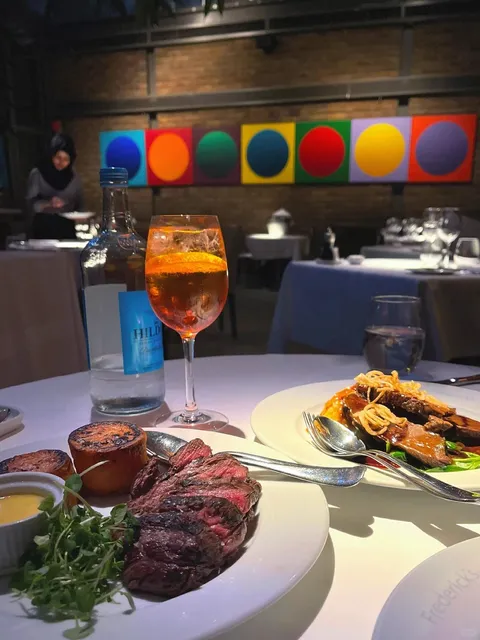 London Food | A Beautiful Restaurant with a Romantic Date Ambiance 🩵