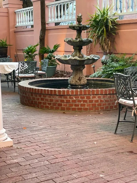 Historic Hotel in Charleston 🏨✨