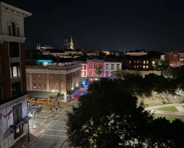 A Historic Warehouse Transformed into a Hip Southern Retreat🏨