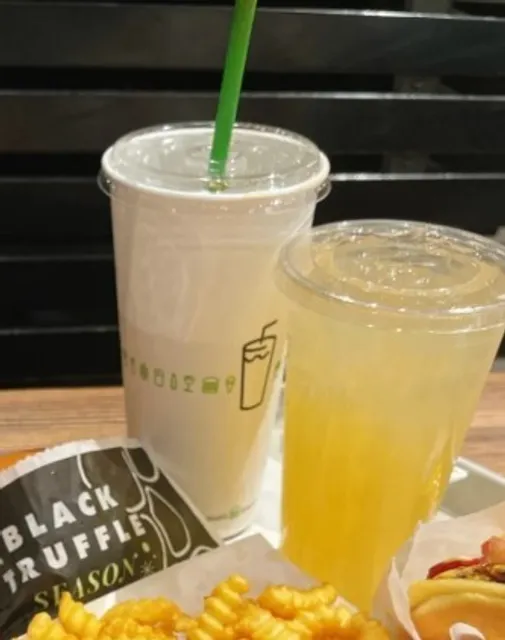 Shake Shack - The Ultimate Burger Experience in Bloomington! 🍔✨