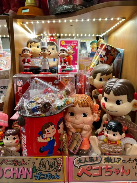 Must-Visit Antique Shops in Osaka's 🌊 Americamura 🇺🇸