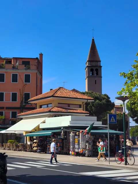 🇮🇹 Venice Has a Beautiful Beach You Can Swim At! 🏖️✨