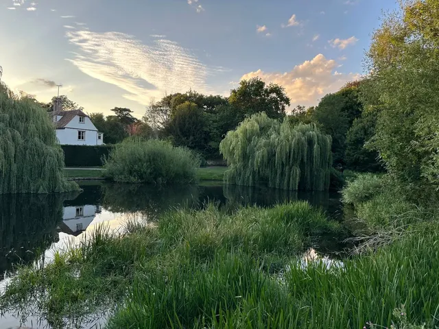 🇬🇧 Every Return to London is a Collision of Worlds