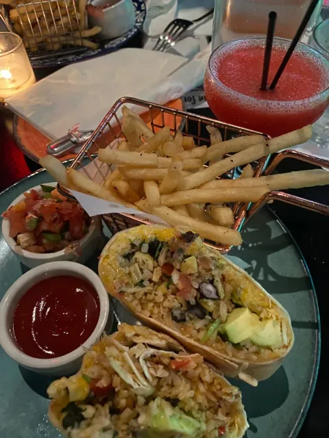 🌟 Absolutely Coming Back – Amazing Service & Food! 🎉🍔