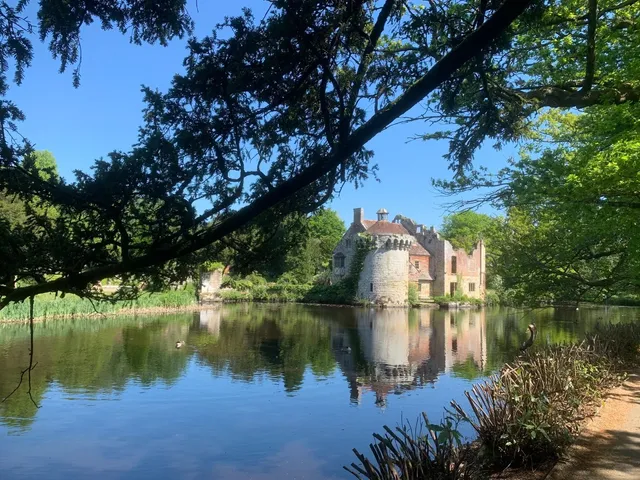 🇬🇧 Travel Hack: Visiting Scotney Castle with NT's Free Family Pass! 