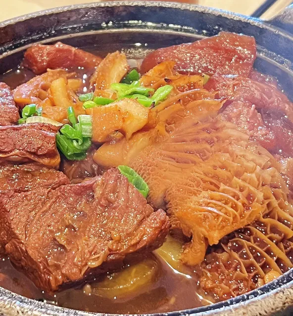 Vancouver’s 20-Year-Old Hidden Gem – Double Double Restaurant Review! 