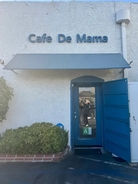 Work from LA ☕️ Ktown’s Mugwort Soy Milk & Black Sesame Delights!  