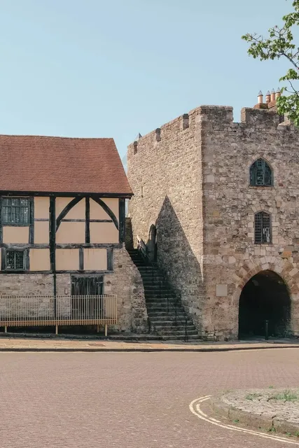 9 Must-Visit Instagram Spots in Southampton! 📸🇬🇧