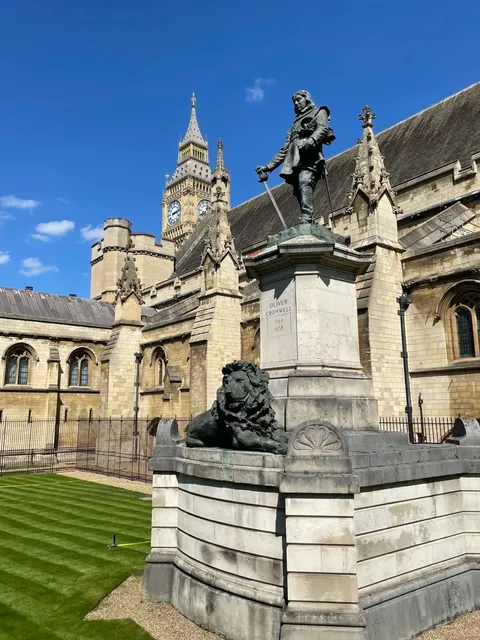 🇬🇧 London's Crown Jewel | Westminster Palace & Parliament 🏛️✨  
