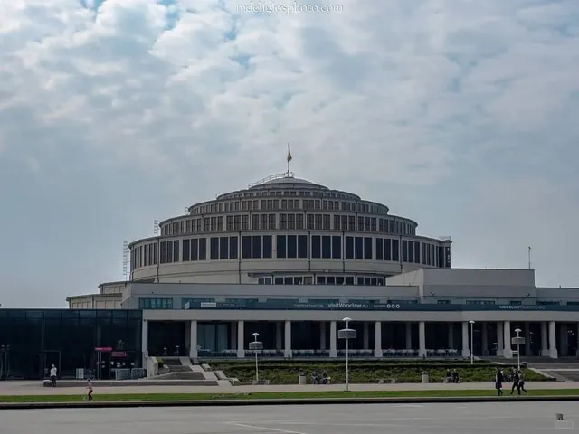 Centennial Hall (Hala Stulecia) 🏗️✨ - Poland’s "Prophet of Modernism"