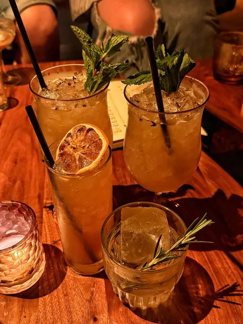 A Retro Mountain Lodge-Inspired Speakeasy with Landmark Cocktails 🍸🏔