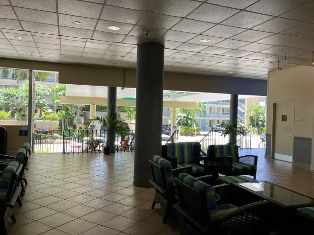 A Basic but Well-Serviced Hotel Near Waikiki 🏨