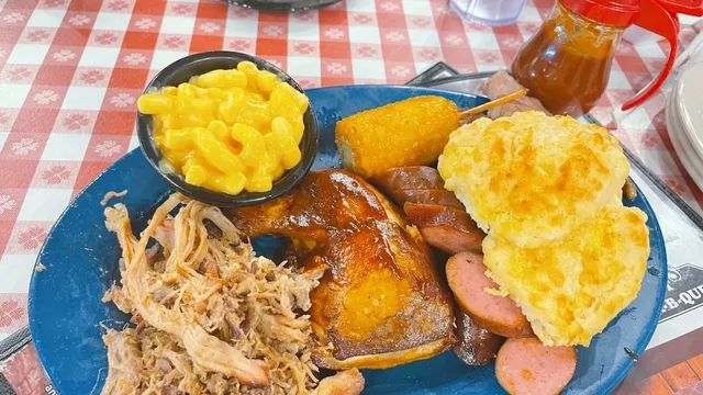 Great Smoky Mountains | Can't Go Wrong at Authentic Bennett's Pit BBQ 