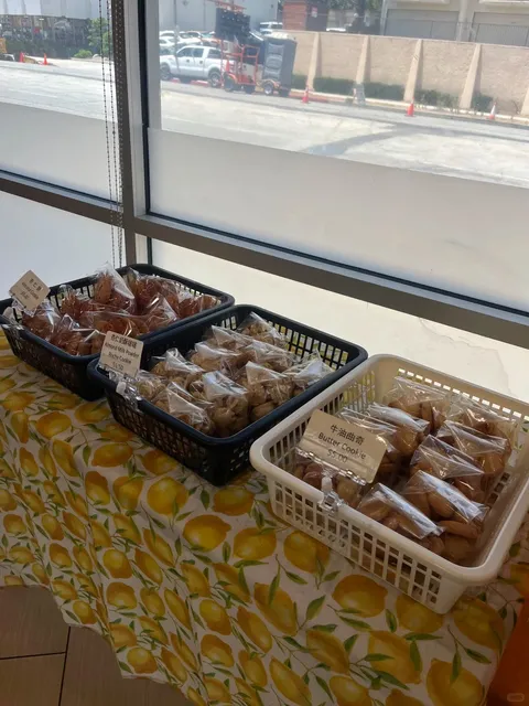 Jim‘s Bakery | The BEST Egg Tarts & Char Siu Pastries in LA! 🥮