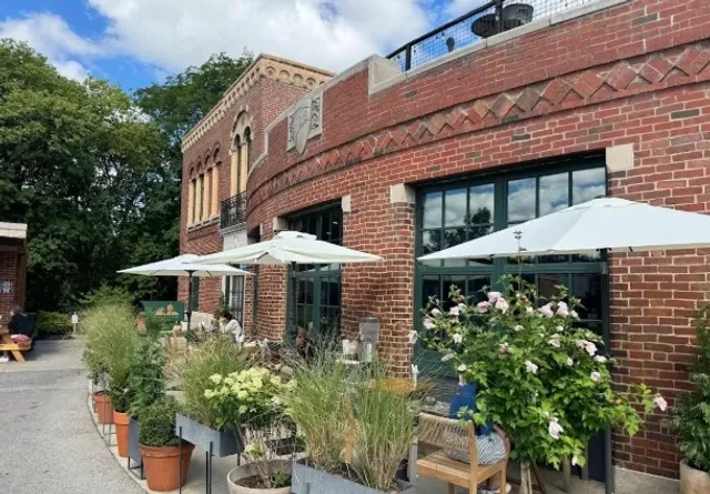 🇺🇸 Qt Columbus: A Lush Brunch Sanctuary