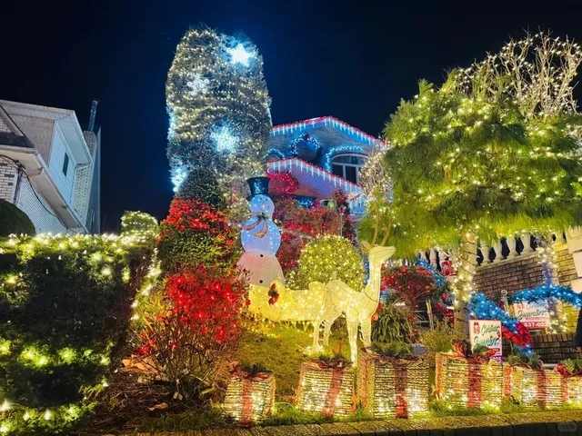 If You're Spending Christmas in New York? Wow～ Christmas Village? 🎄✨