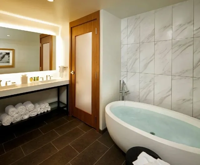 🏨 Hilton Cleveland Downtown | The Connected Heart of the City